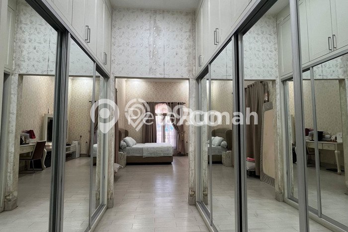 FOR SALE! Vila Kawasan Medan Timur, Area 658m2m², Dekat ke Fasilitas Umum FOR SALE! Vila Kawasan Medan Timur, Area 658m2m², Dekat ke Fasilitas Umum