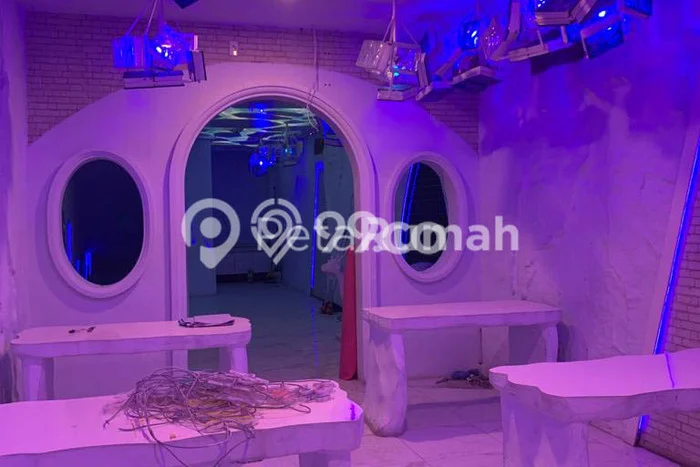 Ruko untuk disewa di Medan Timur punya LT 64m2 & LB 224m2 harga sewa kompetitif Ruko untuk disewa di Medan Timur punya LT 64m2 & LB 224m2 harga sewa kompetitif