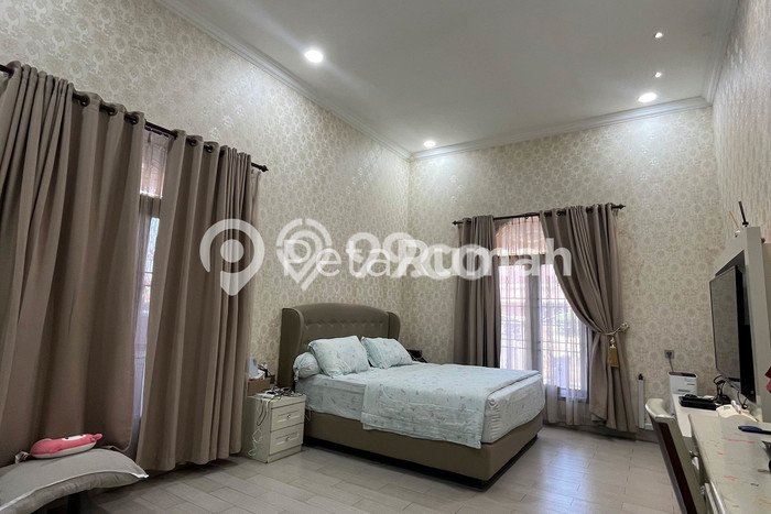 FOR SALE! Vila Kawasan Medan Timur, Area 658m2m², Dekat ke Fasilitas Umum FOR SALE! Vila Kawasan Medan Timur, Area 658m2m², Dekat ke Fasilitas Umum