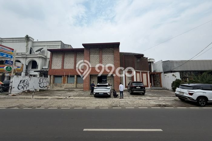 Gudang Disewa di Jakarta Selatan dengan LB 1000m2 Area Komersial Ramai Gudang Disewa di Jakarta Selatan dengan LB 1000m2 Area Komersial Ramai