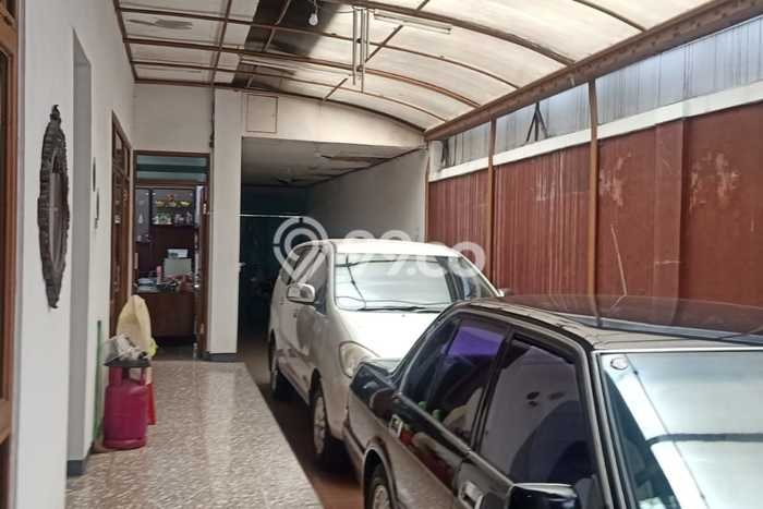 Disewakan! Rumah 5 Kamar Tidur &
2 Kamar Mandi di Gatot Subroto, Bandung Disewakan! Rumah 5 Kamar Tidur &
2 Kamar Mandi di Gatot Subroto, Bandung