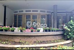 Rumah Mewah LB 300m2 Siap Pakai Desain Elegan di Riau, Bandung Rumah Mewah LB 300m2 Siap Pakai Desain Elegan di Riau, Bandung