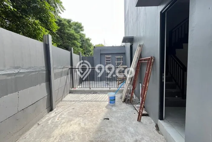 Unit Ruko Dijual di Rungkut Surabaya 300m2 Unit Ruko Dijual di Rungkut Surabaya 300m2