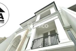 Rumah Luxury Modern Siap Huni di Puri Indah Jakarta Barat Rumah Luxury Modern Siap Huni di Puri Indah Jakarta Barat