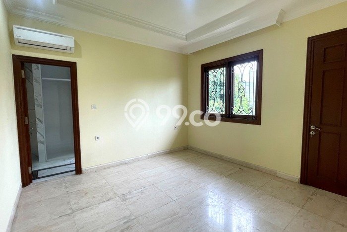 Sewa Rumah Strategis di Pondok Indah LT 327m2 / LB 400m2 Kondisi Bagus Sewa Rumah Strategis di Pondok Indah LT 327m2 / LB 400m2 Kondisi Bagus