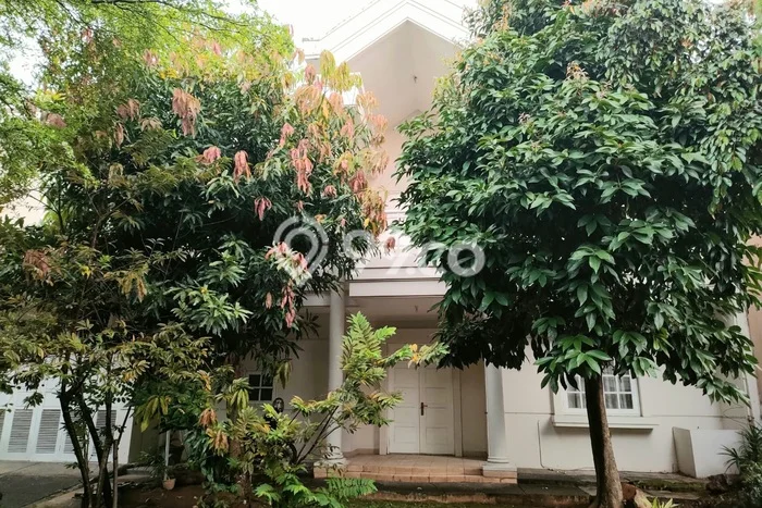 Rumah Strategis Minimalis Lb 240m2 di Ciputat Timur, Tangerang Selatan Rumah Strategis Minimalis Lb 240m2 di Ciputat Timur, Tangerang Selatan