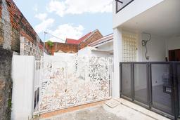 For Sale! Luxury House LT 216m2 Desain Modern di Jatibening For Sale! Luxury House LT 216m2 Desain Modern di Jatibening