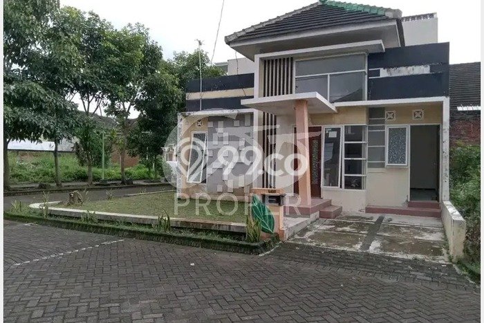 For Sale Rumah 2 Kamar Lokasi Ideal Nyaman dan Strategis di Junrejo For Sale Rumah 2 Kamar Lokasi Ideal Nyaman dan Strategis di Junrejo