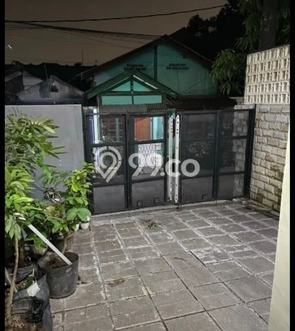 Lokasi strategis! Rumah siap huni disewakan di Kramat Jati LB 200m2 Lokasi strategis! Rumah siap huni disewakan di Kramat Jati LB 200m2