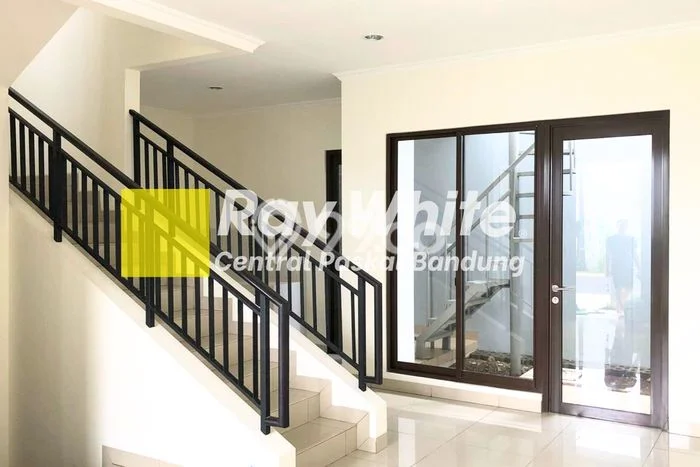 Rumah Elit Modern Tanpa Renovasi di Gede Bage Bandung Rumah Elit Modern Tanpa Renovasi di Gede Bage Bandung