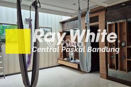 For Sale! Luxury House LT 240m2 Desain Elegan di Taman Kopo Indah For Sale! Luxury House LT 240m2 Desain Elegan di Taman Kopo Indah