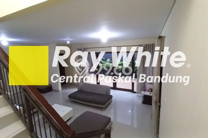 Ready to Use! Luxury House LT 180m2 Desain Modern di Buah Batu Ready to Use! Luxury House LT 180m2 Desain Modern di Buah Batu