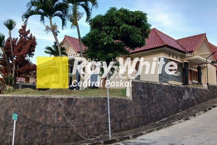 Peluang Investasi! Vila Kawasan Cimahi Utara, Luas 306m2m², ROI Menjanjikan untuk investasi Peluang Investasi! Vila Kawasan Cimahi Utara, Luas 306m2m², ROI Menjanjikan untuk investasi
