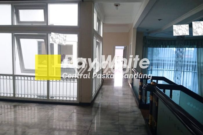 Hunian Elit LB 823m2 Siap Huni Desain Elegan di Cipaganti, Bandung Hunian Elit LB 823m2 Siap Huni Desain Elegan di Cipaganti, Bandung
