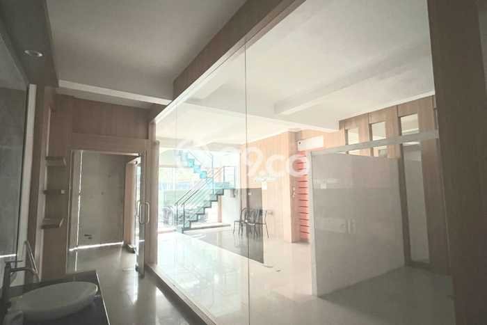 Ruko Komersial Disewakan di Coblong Bandung Luas 275m2 Ruko Komersial Disewakan di Coblong Bandung Luas 275m2