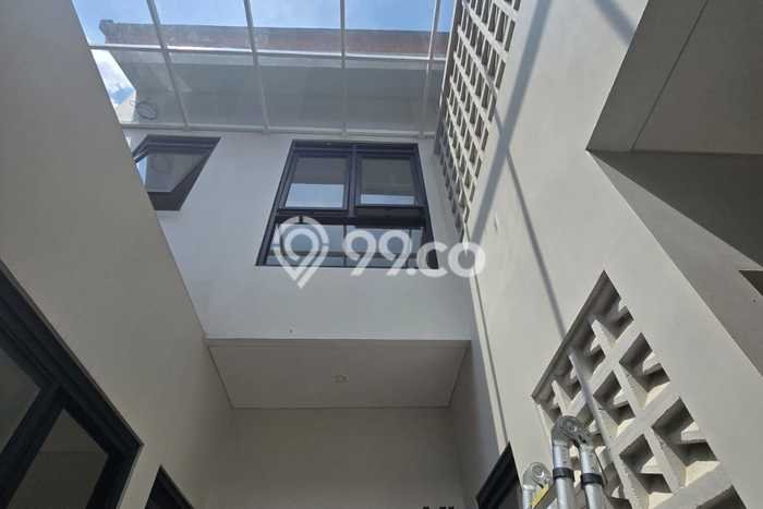 HARGA SPESIAL! Rumah di Turangga, Dekat Fasilitas, 3 KM, Luas 130m² LB 185m² HARGA SPESIAL! Rumah di Turangga, Dekat Fasilitas, 3 KM, Luas 130m² LB 185m²