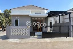 For Sale Rumah 4 Kamar Lokasi Ideal Bagus dan Strategis di Sleman For Sale Rumah 4 Kamar Lokasi Ideal Bagus dan Strategis di Sleman