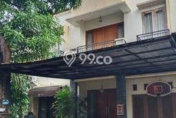 Rumah di Kebayoran Lama, Jakarta Selatan, Luas 184m² LB 230m² Rumah di Kebayoran Lama, Jakarta Selatan, Luas 184m² LB 230m²