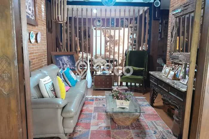 Rumah Strategis Minimalis Lb 176m2 di Ciputat Timur, Tangerang Selatan Rumah Strategis Minimalis Lb 176m2 di Ciputat Timur, Tangerang Selatan