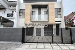 Rumah Mewah LB 230m2 Siap Pakai Desain Elegan di Citraland, Surabaya Rumah Mewah LB 230m2 Siap Pakai Desain Elegan di Citraland, Surabaya