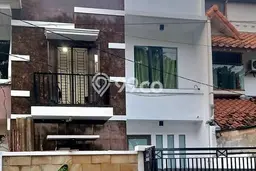 Dijual Cepat Rumah Bagus Siap Huni LB 180m2 di Wiyung, Surabaya Dijual Cepat Rumah Bagus Siap Huni LB 180m2 di Wiyung, Surabaya