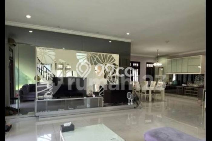 Rumah Elit LB 650m2 Siap Huni Desain Elegan di Pakuwon, Surabaya Rumah Elit LB 650m2 Siap Huni Desain Elegan di Pakuwon, Surabaya