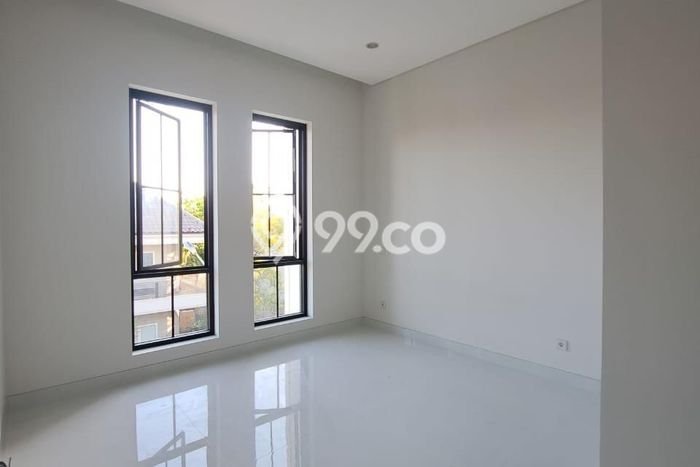 Dijual Rumah Mewah Elegan Dengan View Eksklusif di Graha, Surabaya Dijual Rumah Mewah Elegan Dengan View Eksklusif di Graha, Surabaya