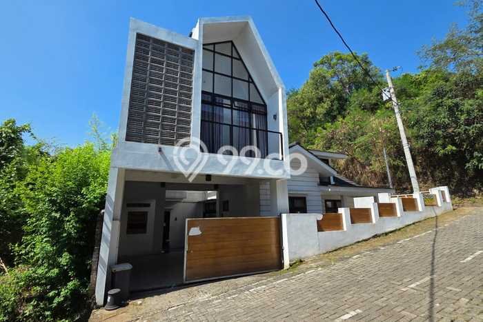 Dijual Rumah 4 Kamar Lokasi Ideal Bagus dan Strategis di Semarang Barat Dijual Rumah 4 Kamar Lokasi Ideal Bagus dan Strategis di Semarang Barat