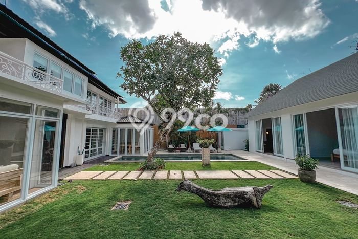 Jual Rumah Mewah Megah Dengan View Cantik di Seminyak, Badung Jual Rumah Mewah Megah Dengan View Cantik di Seminyak, Badung