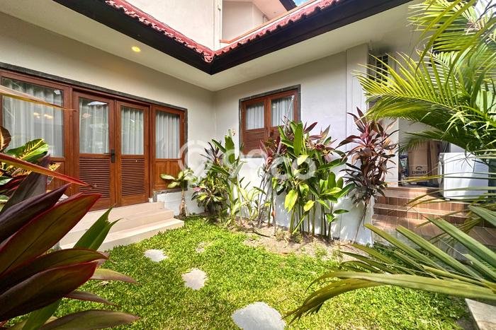 Ready to Use! Luxury House LT 300m2 Desain Elegan di Umalas Ready to Use! Luxury House LT 300m2 Desain Elegan di Umalas