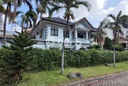 Rumah Elit Modern Siap Huni di Pakuwon Indah Surabaya Rumah Elit Modern Siap Huni di Pakuwon Indah Surabaya