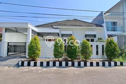 Dijual Rumah Luas Elegan Dengan View Cantik di Dharma Husada, Surabaya Dijual Rumah Luas Elegan Dengan View Cantik di Dharma Husada, Surabaya