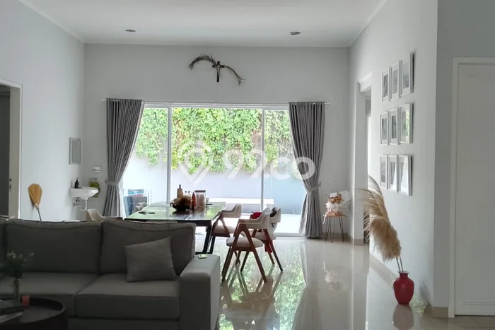 Disewakan! Rumah 6 Kamar Tidur &
4 Kamar Mandi di Setra Murni, Bandung Disewakan! Rumah 6 Kamar Tidur &
4 Kamar Mandi di Setra Murni, Bandung