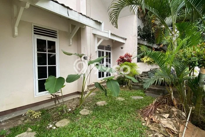Hunian Mewah LB 150m2 Siap Pakai Desain Elegan di Sulfat, Malang Hunian Mewah LB 150m2 Siap Pakai Desain Elegan di Sulfat, Malang