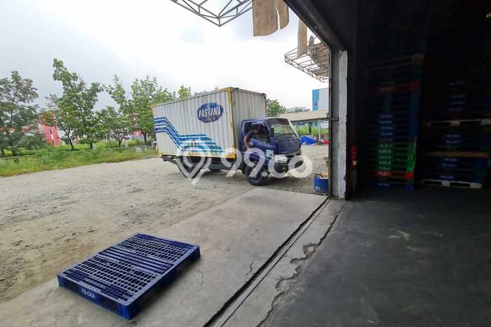 Gudang Disewa di Bekasi dengan LB 2000m2 Area Komersial Ramai Gudang Disewa di Bekasi dengan LB 2000m2 Area Komersial Ramai