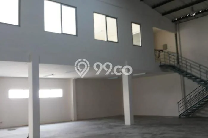 Gudang Disewa di Cikarang Pusat, Bekasi, LT 1610m2 / LB 1300m2 Gudang Disewa di Cikarang Pusat, Bekasi, LT 1610m2 / LB 1300m2