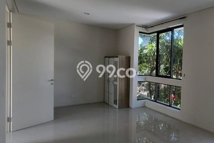 Rumah Asri area , 3 KT, Luas 105m2m² LB 96m2m² Rumah Asri area , 3 KT, Luas 105m2m² LB 96m2m²