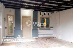 Rumah Modern 2 KT di Citraland Surabaya Unfurnished Rumah Modern 2 KT di Citraland Surabaya Unfurnished