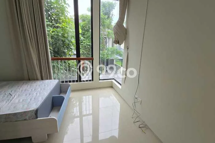 Disewakan! Rumah 2 Kamar Tidur &
2 Kamar Mandi di Citraland, Surabaya Disewakan! Rumah 2 Kamar Tidur &
2 Kamar Mandi di Citraland, Surabaya