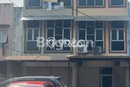 Disewakan Ruko komersial di Pancoran Mas luas bangunan 150m2 Disewakan Ruko komersial di Pancoran Mas luas bangunan 150m2