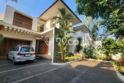 Disewakan! Rumah 5 Kamar Tidur &
6 Kamar Mandi di Kemang, Jakarta Selatan Disewakan! Rumah 5 Kamar Tidur &
6 Kamar Mandi di Kemang, Jakarta Selatan