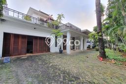 Sewa Rumah Strategis LT 800m2 / LB 600m2 di Senopati, Jakarta Selatan Sewa Rumah Strategis LT 800m2 / LB 600m2 di Senopati, Jakarta Selatan