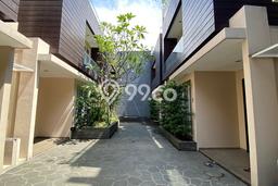 Ready to Use! Premium House LT 128m2 Desain Elegan di Kemang Ready to Use! Premium House LT 128m2 Desain Elegan di Kemang