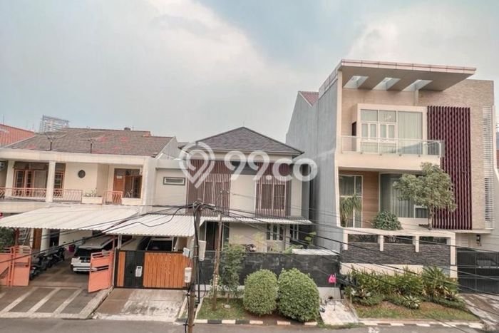 For Sale! Premium House LT 240m2 Desain Elegan di Puri Indah For Sale! Premium House LT 240m2 Desain Elegan di Puri Indah