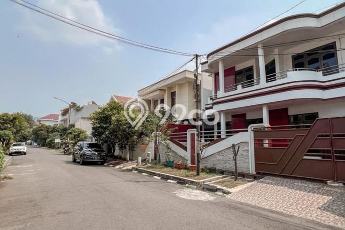 For Sale! Premium House LT 240m2 Desain Elegan di Puri Indah For Sale! Premium House LT 240m2 Desain Elegan di Puri Indah