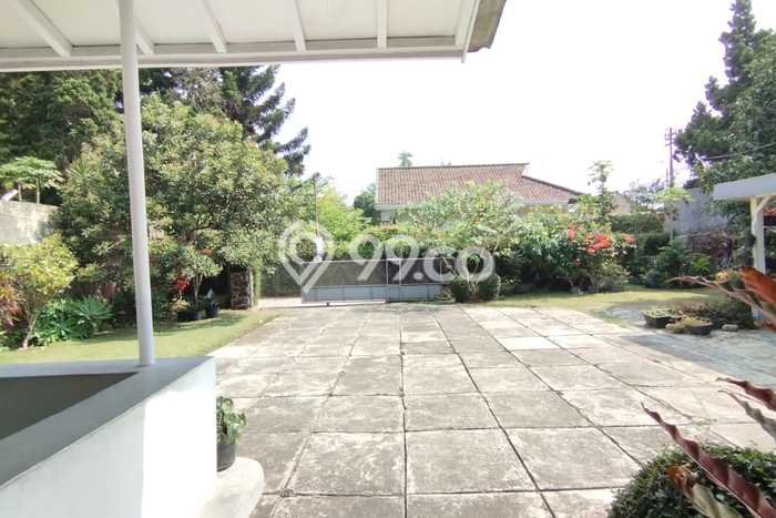 Rumah Elit Modern Tanpa Renovasi di Setiabudi Bandung Rumah Elit Modern Tanpa Renovasi di Setiabudi Bandung