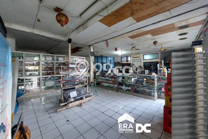 Ruang Usaha Halaman parkir Luas Dekat Stasiun Poncol di Hasanudin Semarang utara Ruang Usaha Halaman parkir Luas Dekat Stasiun Poncol di Hasanudin Semarang utara