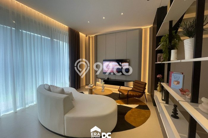 Rumah Mewah LB 271m2 Siap Huni Desain Elegan di Candi Golf, Semarang Rumah Mewah LB 271m2 Siap Huni Desain Elegan di Candi Golf, Semarang