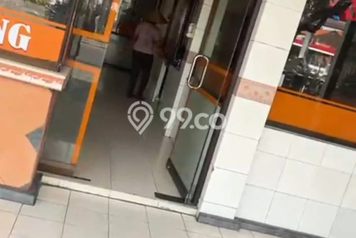 FOR RENT! Ruko di Kerobokan Kelod Cocok untuk Bisnis 80m2 FOR RENT! Ruko di Kerobokan Kelod Cocok untuk Bisnis 80m2