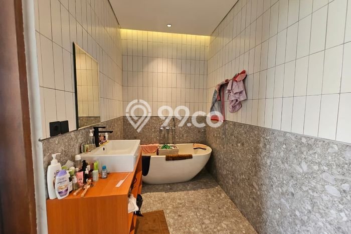KESEMPATAN EMAS! Vila Kawasan , Dimensi 215m2m², Area Berkembang dengan nilai meningkat KESEMPATAN EMAS! Vila Kawasan , Dimensi 215m2m², Area Berkembang dengan nilai meningkat